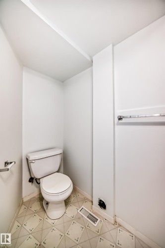9623/9625 73 Avenue Nw, Edmonton, AB - Indoor Photo Showing Laundry Room