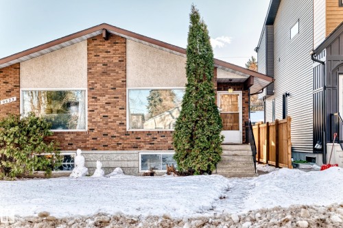9623/9625 73 Avenue Nw, Edmonton, AB - Indoor Photo Showing Other Room