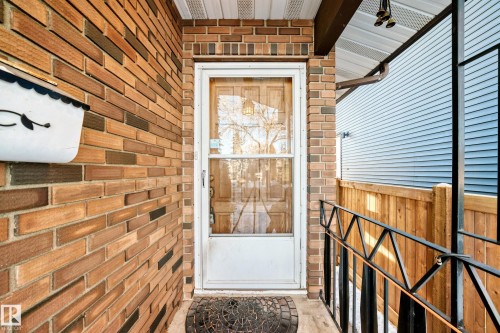 9623/9625 73 Avenue Nw, Edmonton, AB - Indoor Photo Showing Other Room