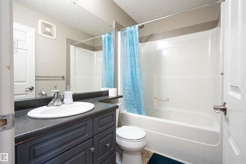 13 5317 3 Avenue, Edmonton, AB - Indoor Photo Showing Bathroom