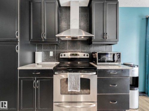 60 Becker Crescent, Fort Saskatchewan, AB - Indoor Photo Showing Kitchen With Stainless Steel Kitchen