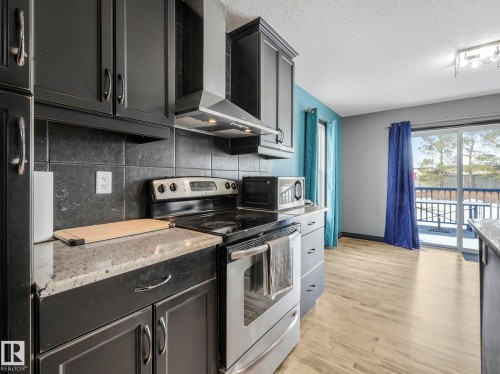 60 Becker Crescent, Fort Saskatchewan, AB - Indoor Photo Showing Kitchen With Stainless Steel Kitchen
