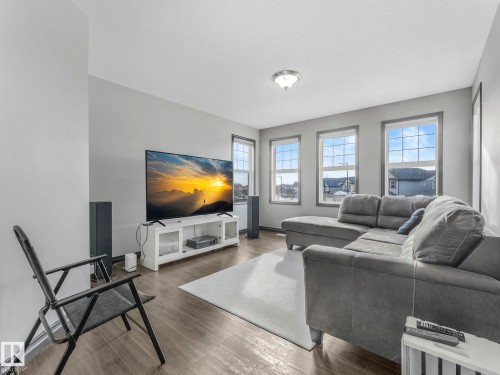 60 Becker Crescent, Fort Saskatchewan, AB - Indoor Photo Showing Living Room