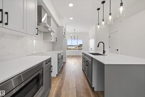 634 176 Avenue, Edmonton, AB - Indoor Photo Showing Kitchen With Upgraded Kitchen