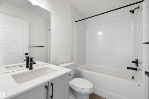 634 176 Avenue, Edmonton, AB - Indoor Photo Showing Bathroom