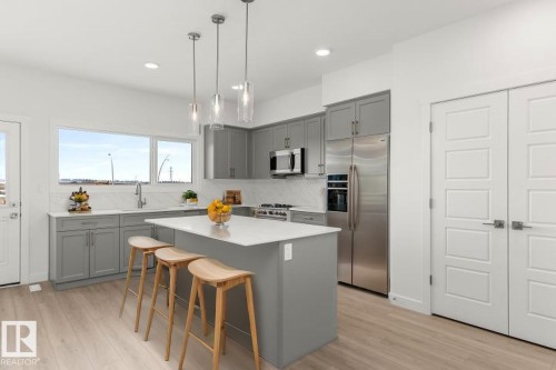 428 176 Avenue, Edmonton, AB - Indoor Photo Showing Kitchen With Upgraded Kitchen