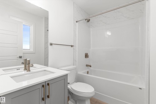 428 176 Avenue, Edmonton, AB - Indoor Photo Showing Bathroom