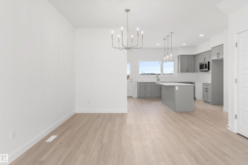 428 176 Avenue, Edmonton, AB - Indoor Photo Showing Kitchen With Upgraded Kitchen