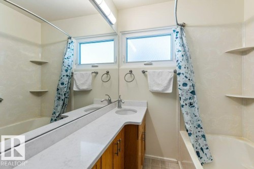 7123 82 Street, Edmonton, AB - Indoor Photo Showing Bathroom