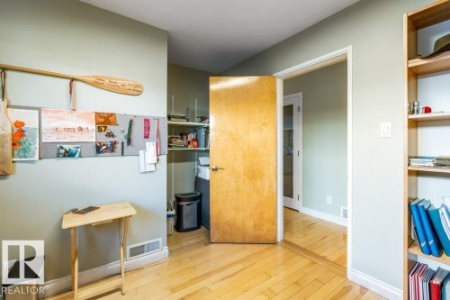 7123 82 Street, Edmonton, AB - Indoor