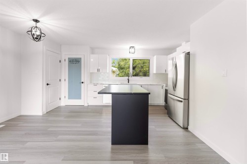 875 Juniper Avenue, Sherwood Park, AB - Indoor Photo Showing Kitchen
