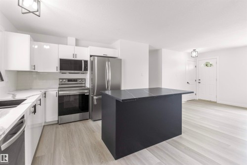 875 Juniper Avenue, Sherwood Park, AB - Indoor Photo Showing Kitchen With Upgraded Kitchen