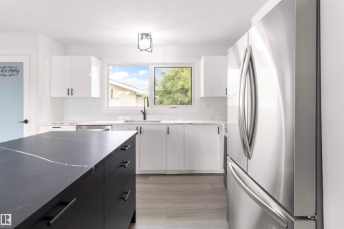 875 Juniper Avenue, Sherwood Park, AB - Indoor Photo Showing Kitchen