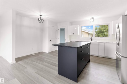 875 Juniper Avenue, Sherwood Park, AB - Indoor Photo Showing Kitchen