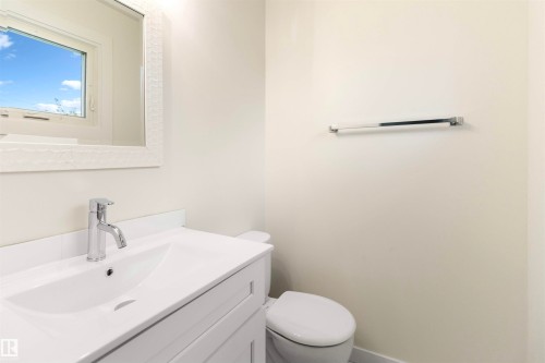 875 Juniper Avenue, Sherwood Park, AB - Indoor Photo Showing Bathroom