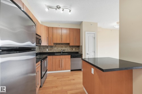 304 9819 104 Street, Edmonton, AB - Indoor Photo Showing Kitchen