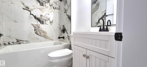 11426 84 Street, Edmonton, AB - Indoor Photo Showing Bathroom