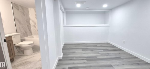 11426 84 Street, Edmonton, AB - Indoor Photo Showing Bathroom