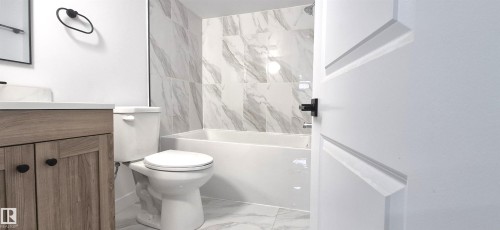 11426 84 Street, Edmonton, AB - Indoor Photo Showing Bathroom