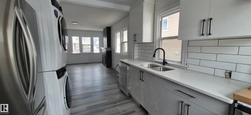 11426 84 Street, Edmonton, AB - Indoor Photo Showing Kitchen With Double Sink With Upgraded Kitchen