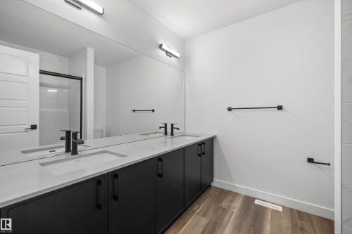 6226 175A Avenue, Edmonton, AB - Indoor Photo Showing Bathroom