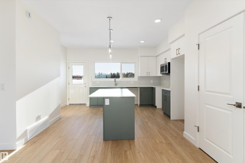 436 176 Avenue, Edmonton, AB - Indoor Photo Showing Kitchen