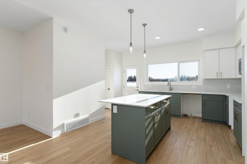 436 176 Avenue, Edmonton, AB - Indoor Photo Showing Kitchen