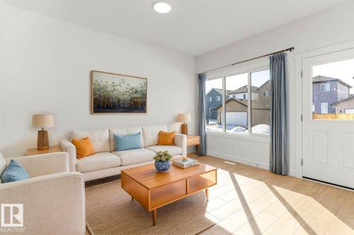 20707 43 Avenue, Edmonton, AB - Indoor Photo Showing Living Room