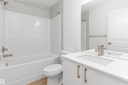 20707 43 Avenue, Edmonton, AB - Indoor Photo Showing Bathroom
