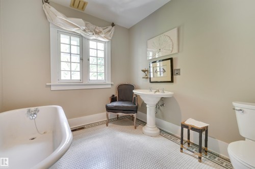 10226 Connaught Drive, Edmonton, AB - Indoor Photo Showing Bathroom