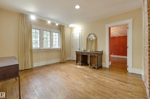 10226 Connaught Drive, Edmonton, AB - Indoor