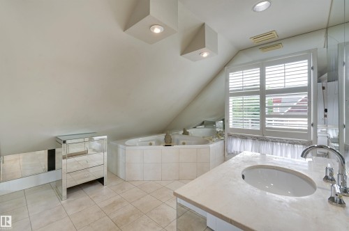 10226 Connaught Drive, Edmonton, AB - Indoor Photo Showing Bathroom