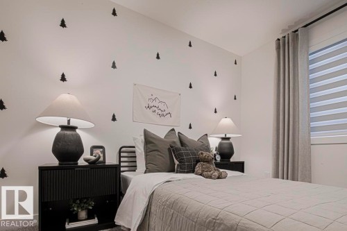 926 18 Avenue, Edmonton, AB - Indoor Photo Showing Bedroom