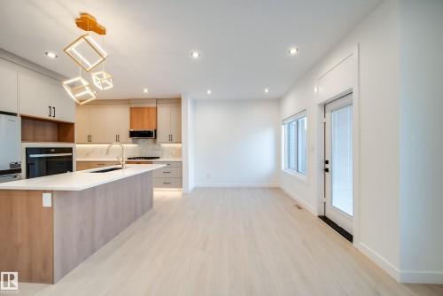 22 Blackbird Bend, Fort Saskatchewan, AB - Indoor Photo Showing Kitchen