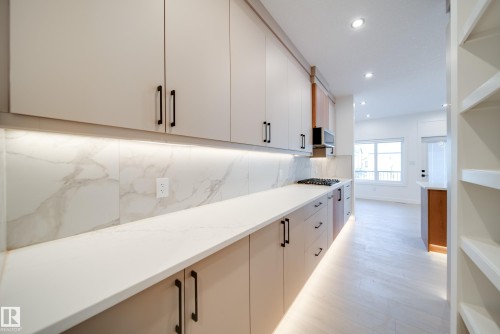 22 Blackbird Bend, Fort Saskatchewan, AB - Indoor Photo Showing Kitchen