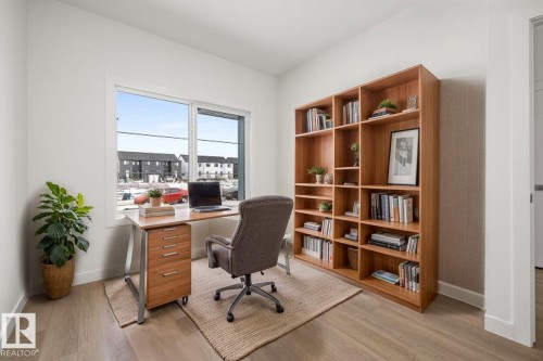 620 176 Avenue, Edmonton, AB - Indoor Photo Showing Office
