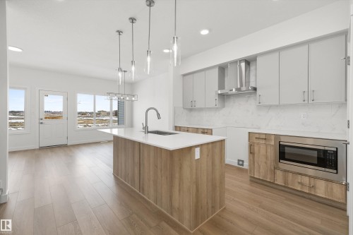 620 176 Avenue, Edmonton, AB - Indoor Photo Showing Kitchen With Upgraded Kitchen