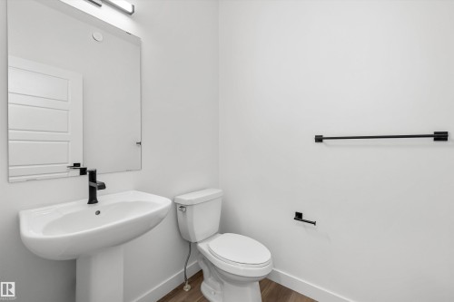 622 176 Avenue, Edmonton, AB - Indoor Photo Showing Bathroom