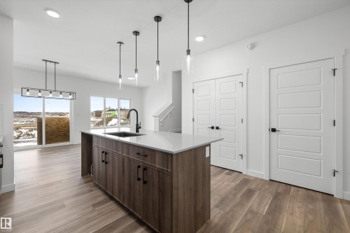 622 176 Avenue, Edmonton, AB - Indoor Photo Showing Kitchen