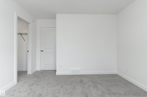 1048 14 Avenue, Edmonton, AB - Indoor Photo Showing Other Room