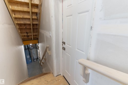 1048 14 Avenue, Edmonton, AB - Indoor Photo Showing Other Room