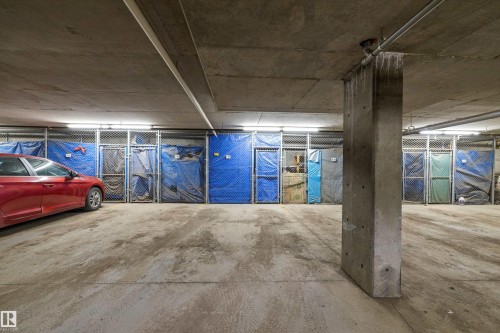126 4312 139 Avenue, Edmonton, AB - Indoor Photo Showing Garage