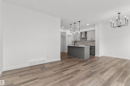 928 18 Avenue, Edmonton, AB - Indoor Photo Showing Kitchen