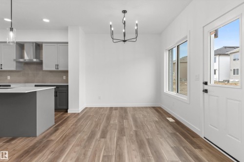 928 18 Avenue, Edmonton, AB - Indoor Photo Showing Kitchen
