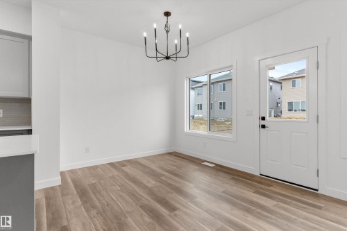 928 18 Avenue, Edmonton, AB - Indoor Photo Showing Other Room