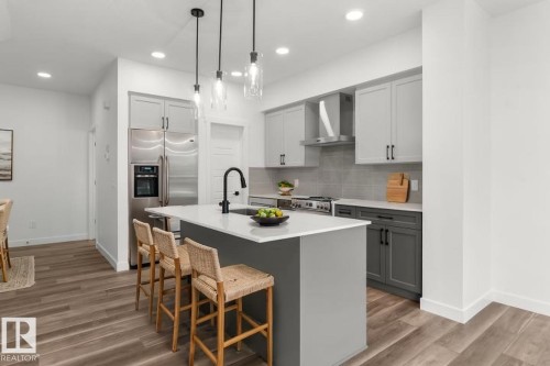 928 18 Avenue, Edmonton, AB - Indoor Photo Showing Kitchen With Upgraded Kitchen