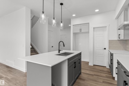 928 18 Avenue, Edmonton, AB - Indoor Photo Showing Kitchen With Double Sink With Upgraded Kitchen