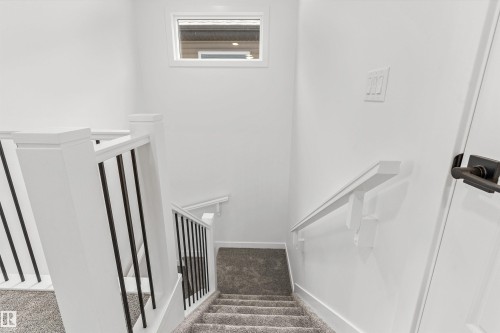 928 18 Avenue, Edmonton, AB - Indoor Photo Showing Other Room