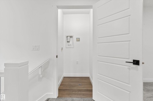 928 18 Avenue, Edmonton, AB - Indoor Photo Showing Other Room