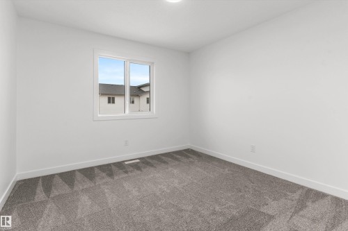 928 18 Avenue, Edmonton, AB - Indoor Photo Showing Other Room